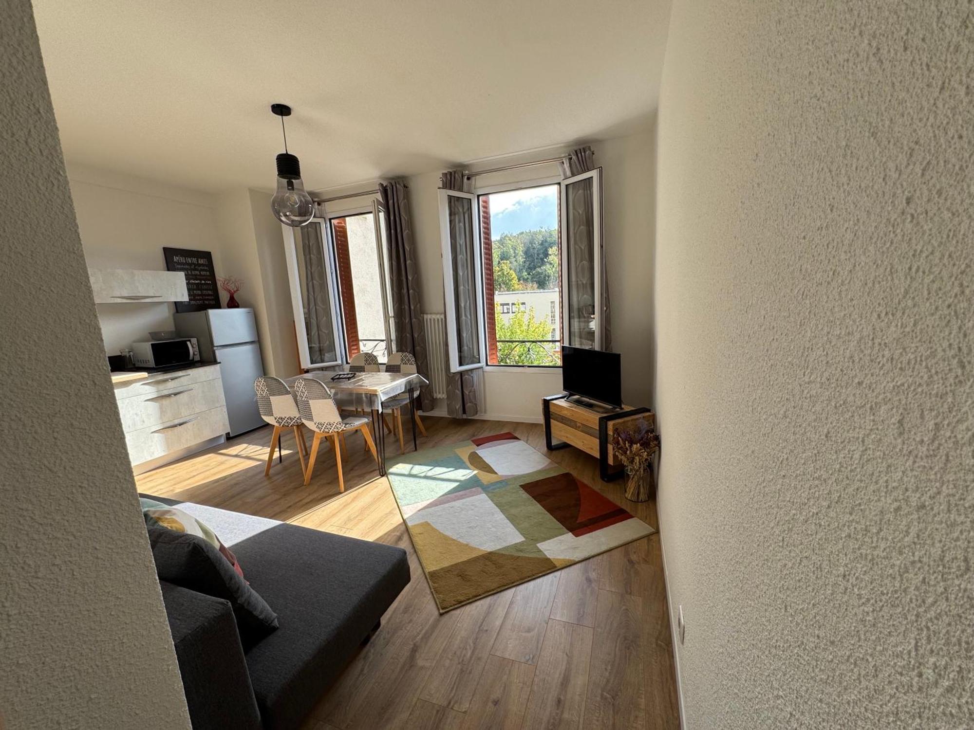 Appartement Le Madargue Idealement Place Châtel-Guyon Exteriér fotografie